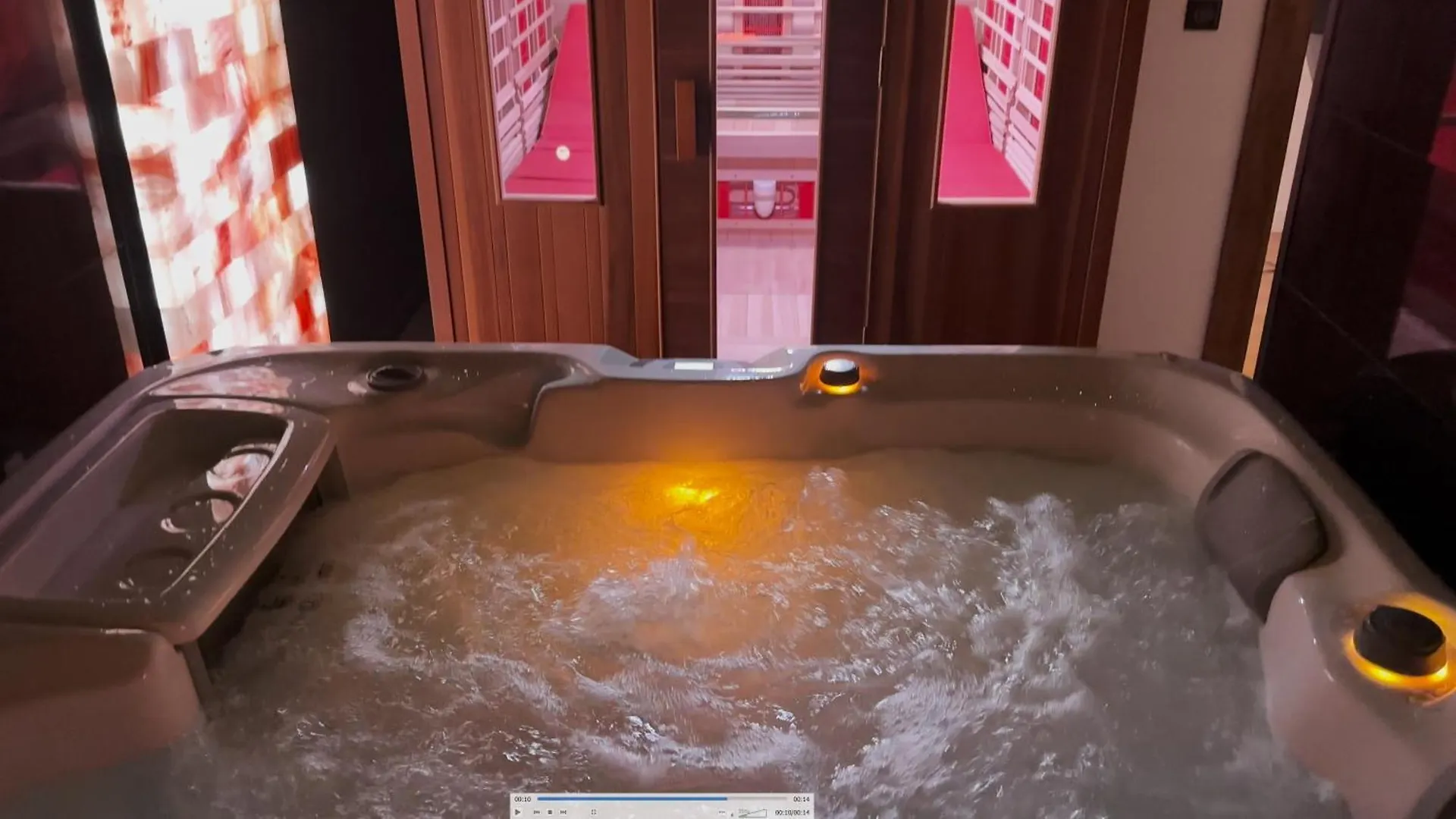 Eden De Roques Bed & Breakfast Castres  4*, Castres (Tarn)