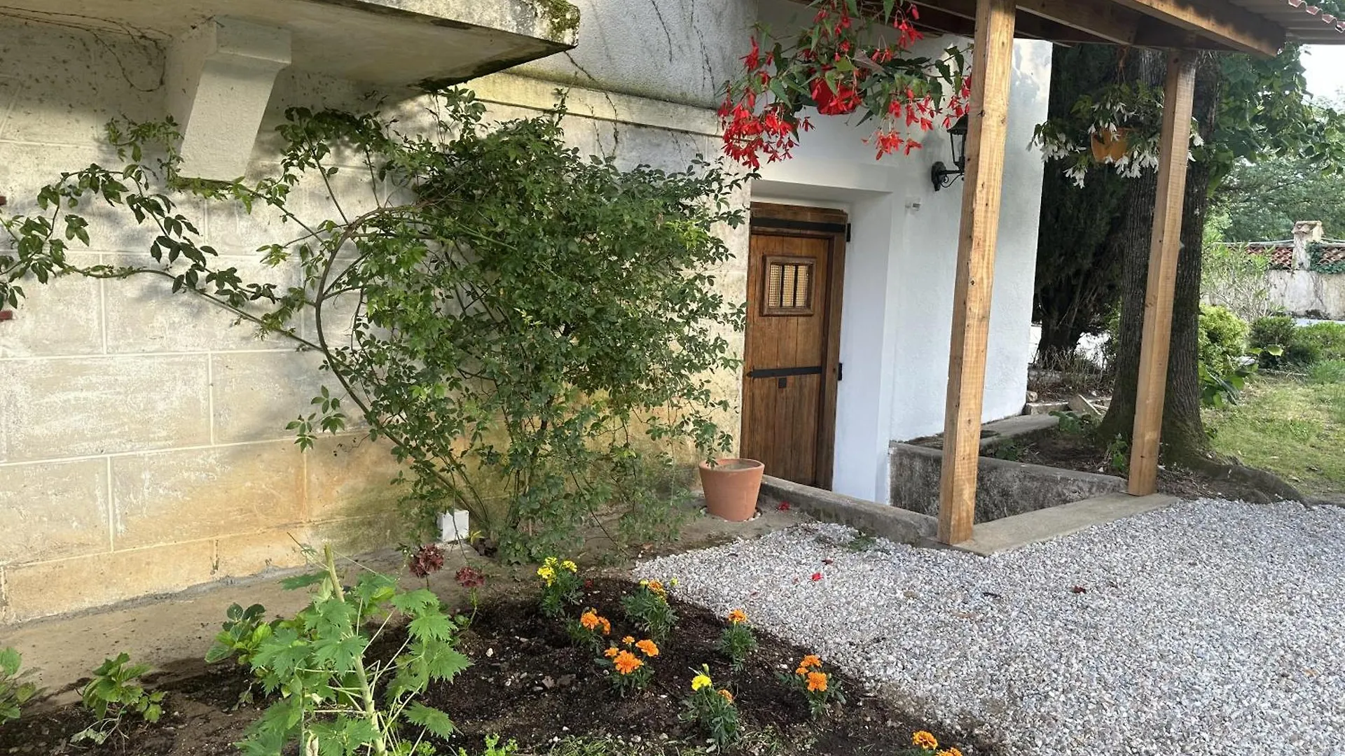Eden De Roques Bed & Breakfast Castres